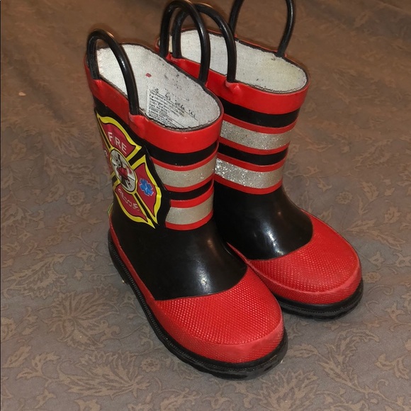 Adorable “fireman” Rainboots! - Picture 1 of 3